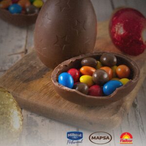 huevo de pascua de chocolate con confites